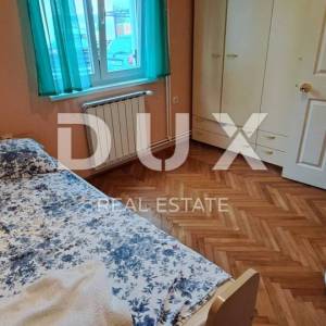 CRIKVENICA - Samostojeća kuća od 300 m2, udaljena samo 100 m od mora