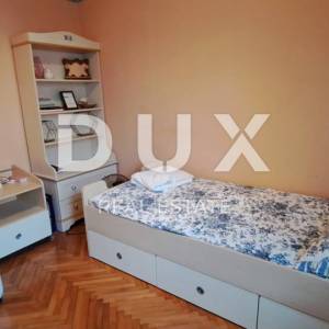 CRIKVENICA - Samostojeća kuća od 300 m2, udaljena samo 100 m od mora