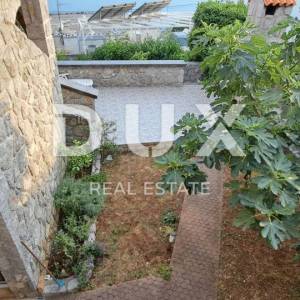 CRIKVENICA - Samostojeća kuća od 300 m2, udaljena samo 100 m od mora