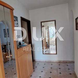 CRIKVENICA - Samostojeća kuća od 300 m2, udaljena samo 100 m od mora