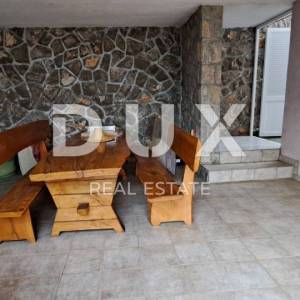 CRIKVENICA - Samostojeća kuća od 300 m2, udaljena samo 100 m od mora