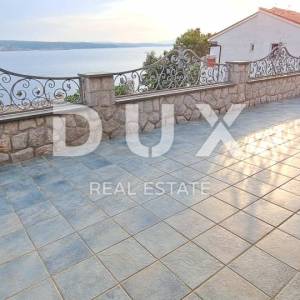 CRIKVENICA - Samostojeća kuća od 300 m2, udaljena samo 100 m od mora