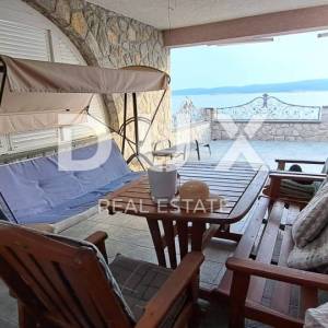 CRIKVENICA - Samostojeća kuća od 300 m2, udaljena samo 100 m od mora