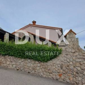 CRIKVENICA - Samostojeća kuća od 300 m2, udaljena samo 100 m od mora