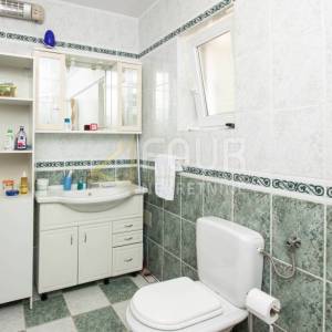Crikvenica, samostojeća kuća - 4 stana, 50m od mora