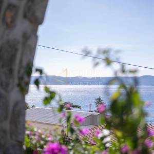 Crikvenica, samostojeća kuća - 4 stana, 50m od mora