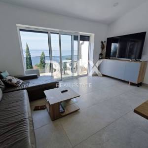 CRIKVENICA - Savršen penthouse na savršenoj lokaciji!