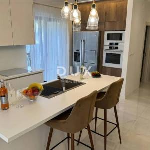 CRIKVENICA, SELCE - Ekskluzivna vila od 400m2 s bazenom i predivnim pogledom na more