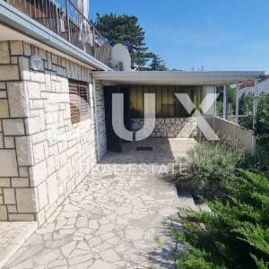 CRIKVENICA, SELCE - primorska kuća na odličnoj lokaciji