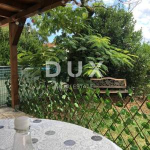 CRIKVENICA, SELCE - prizemlje kuće s tri apartmana, 150 m od mora