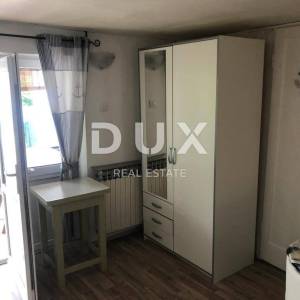 CRIKVENICA, SELCE - prizemlje kuće s tri apartmana, 150 m od mora