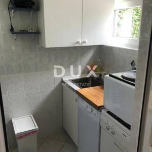 CRIKVENICA, SELCE - prizemlje kuće s tri apartmana, 150 m od mora