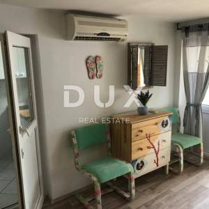 CRIKVENICA, SELCE - prizemlje kuće s tri apartmana, 150 m od mora