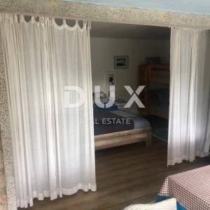 CRIKVENICA, SELCE - prizemlje kuće s tri apartmana, 150 m od mora