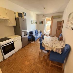CRIKVENICA, SELCE - Stan 50 metara od mora, dva balkona