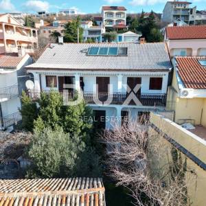 CRIKVENICA - stan 1. kat 200 m2 s panoramskim pogledom na more + okoliš 250 m2
