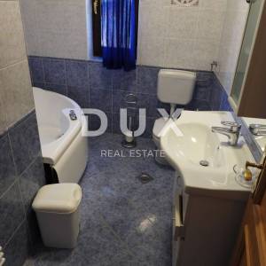 CRIKVENICA - stan 1. kat 200 m2 s panoramskim pogledom na more + okoliš 250 m2