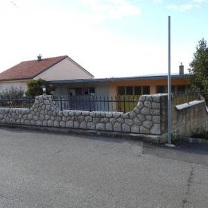 CRIKVENICA - stan 1. kat 200 m2 s panoramskim pogledom na more + okoliš 250 m2