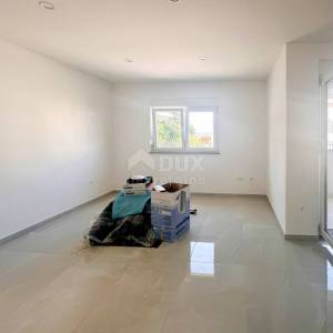 CRIKVENICA - stan 2S+DB, u prizemlju novogradnje, blizina mora, 2688 EUR m2, TOP PRILIKA!