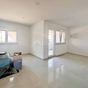 CRIKVENICA - stan 2S+DB, u prizemlju novogradnje, blizina mora, 2688 EUR m2, TOP PRILIKA!