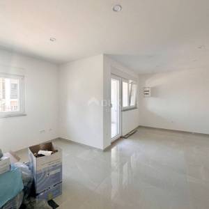 CRIKVENICA - stan 2S+DB, u prizemlju novogradnje, blizina mora, 2688 EUR m2, TOP PRILIKA!