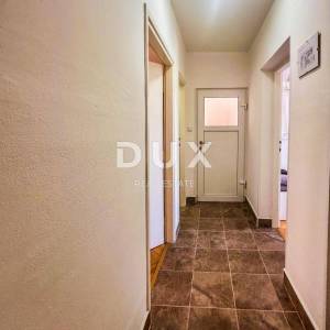 CRIKVENICA - Stan podijeljen u dva apartmana s prekrasnim pogledom na more. GARAŽA!