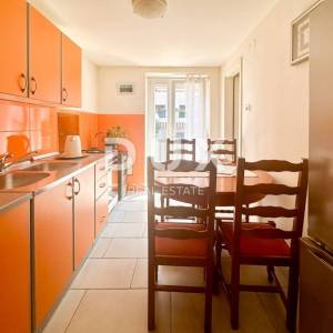 CRIKVENICA - Stan podijeljen u dva apartmana s prekrasnim pogledom na more. GARAŽA!