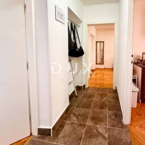 CRIKVENICA - Stan podijeljen u dva apartmana s prekrasnim pogledom na more. GARAŽA!