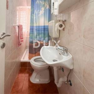 CRIKVENICA - Stan podijeljen u dva apartmana s prekrasnim pogledom na more. GARAŽA!
