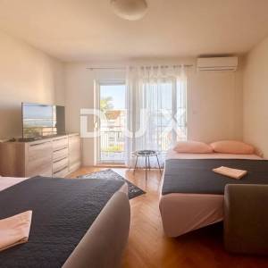 CRIKVENICA - Stan podijeljen u dva apartmana s prekrasnim pogledom na more. GARAŽA!