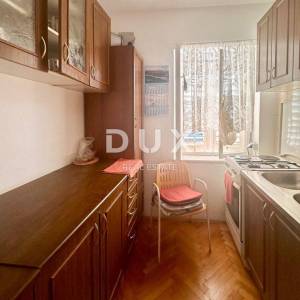 CRIKVENICA - Stan podijeljen u dva apartmana s prekrasnim pogledom na more. GARAŽA!