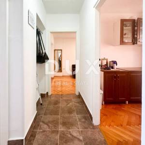 CRIKVENICA - Stan podijeljen u dva apartmana s prekrasnim pogledom na more. GARAŽA!