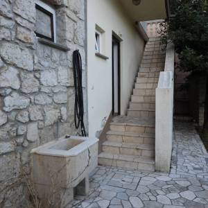 CRIKVENICA - stan prizemlje 180 m2 s panoramskim pogledom na more + okoliš 250 m2