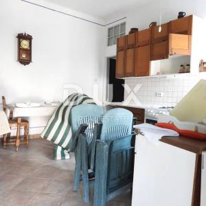 CRIKVENICA - stan prizemlje 180 m2 s panoramskim pogledom na more + okoliš 250 m2