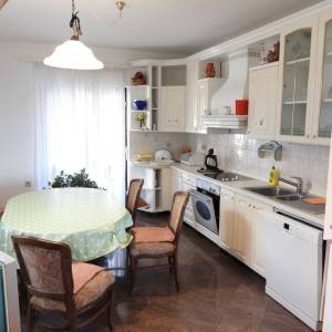 CRIKVENICA - stan prizemlje 180 m2 s panoramskim pogledom na more + okoliš 250 m2