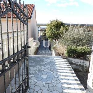 CRIKVENICA - stan prizemlje 180 m2 s panoramskim pogledom na more + okoliš 250 m2
