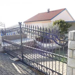 CRIKVENICA - stan prizemlje 180 m2 s panoramskim pogledom na more + okoliš 250 m2