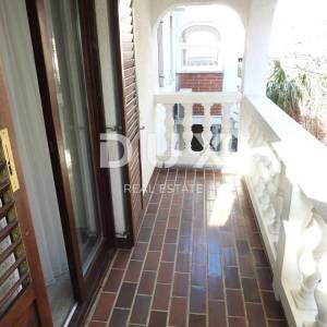 CRIKVENICA - stan prizemlje 180 m2 s panoramskim pogledom na more + okoliš 250 m2