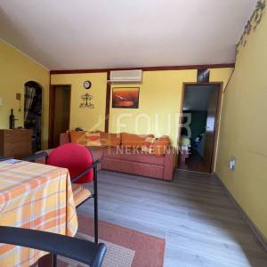 Crikvenica, stan s terasom, 2. red do mora