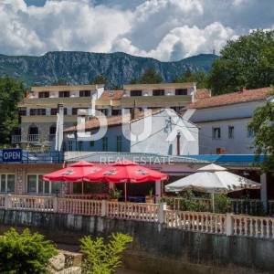CRIKVENICA - TRIBALJ - 3 kuće (26 soba) + restoran + 4 stana + 4130m2 okoliš  