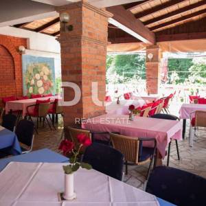 CRIKVENICA - TRIBALJ - 3 kuće (26 soba) + restoran + 4 stana + 4130m2 okoliš  