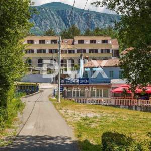 CRIKVENICA - TRIBALJ - 3 kuće (26 soba) + restoran + 4 stana + 4130m2 okoliš  