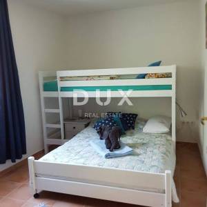 CRIKVENICA, TRIBALJ - dvije kuće s pomoćnim objektom i velikom okućnicom