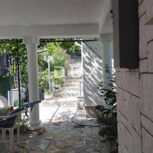 CRIKVENICA, TRIBALJ - dvije kuće s pomoćnim objektom i velikom okućnicom