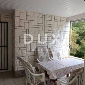 CRIKVENICA, TRIBALJ - dvije kuće s pomoćnim objektom i velikom okućnicom