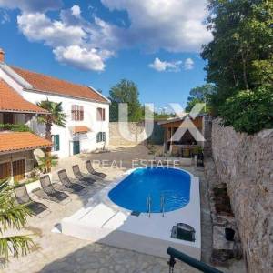 CRIKVENICA, TRIBALJ - dvije kuće za odmor s bazenom