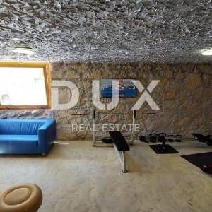 CRIKVENICA, TRIBALJ - dvije kuće za odmor s bazenom