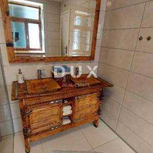 CRIKVENICA, TRIBALJ - dvije kuće za odmor s bazenom