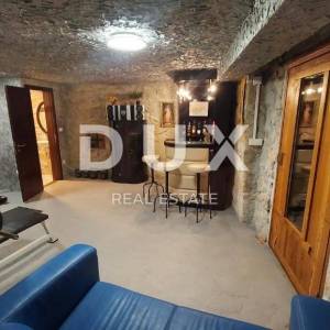 CRIKVENICA, TRIBALJ - dvije kuće za odmor s bazenom