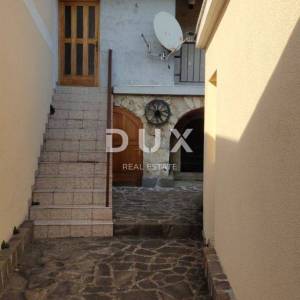 CRIKVENICA, TRIBALJ - Kamena kuća 135 m2, s pogledom na more